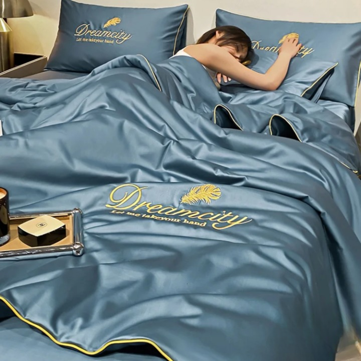 Cooling Summer Blanket with Ice Silk – Lightweight & Breathable