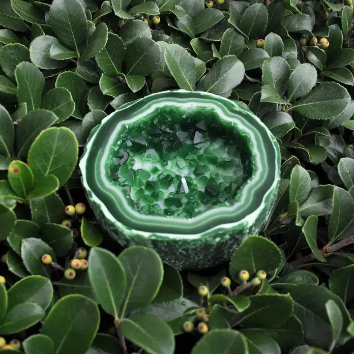 Crystal-Inspired Candle Bowl with Natural Agate Design