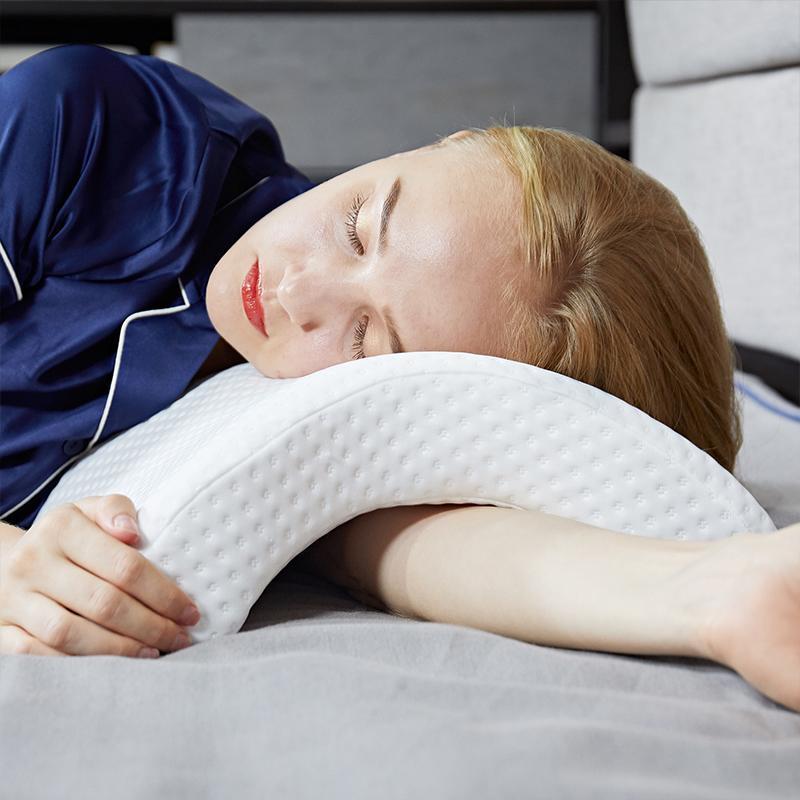 Ergonomic Cuddle Pillow for Side Sleepers