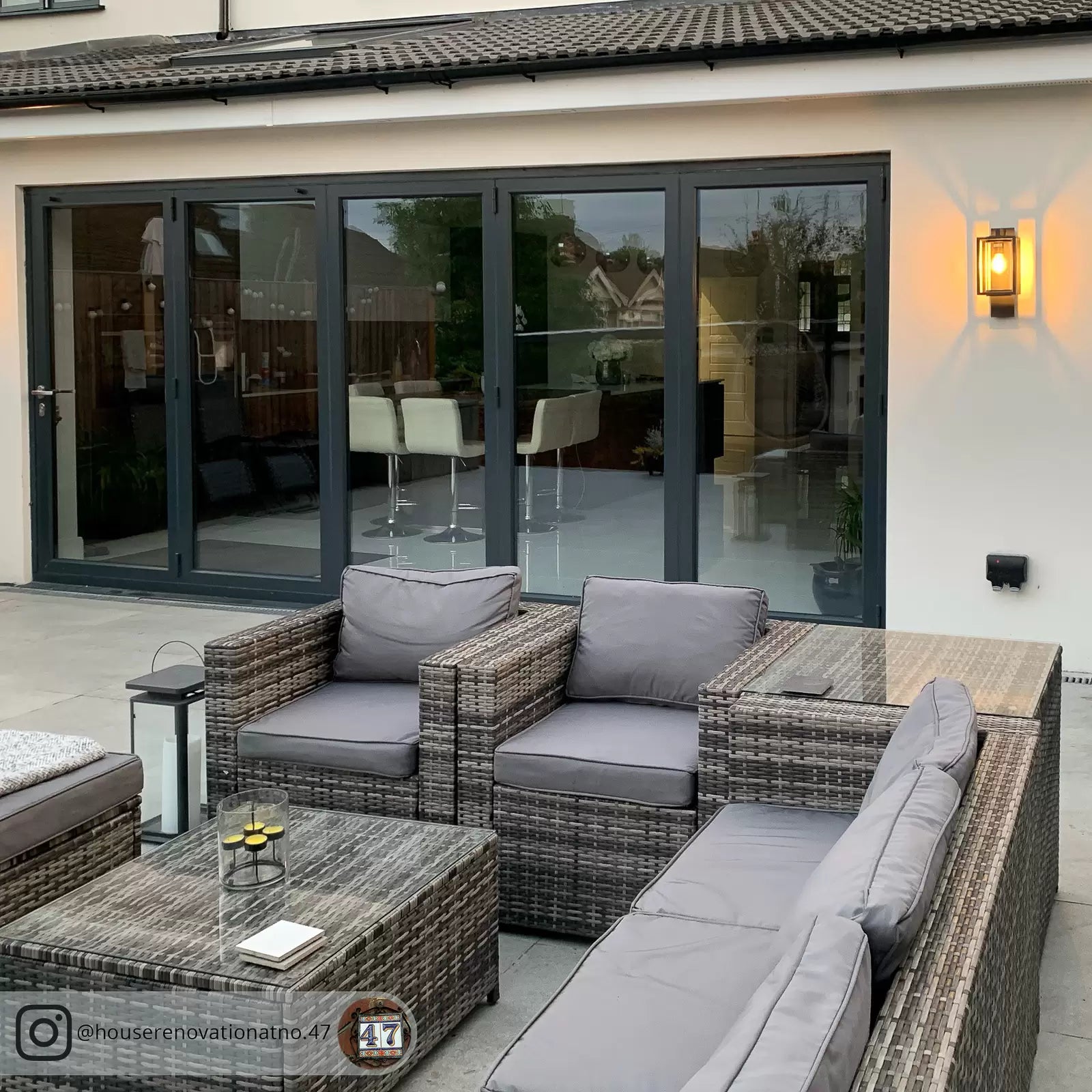 Modern Outdoor Wall Lamp with Glass Diffuser