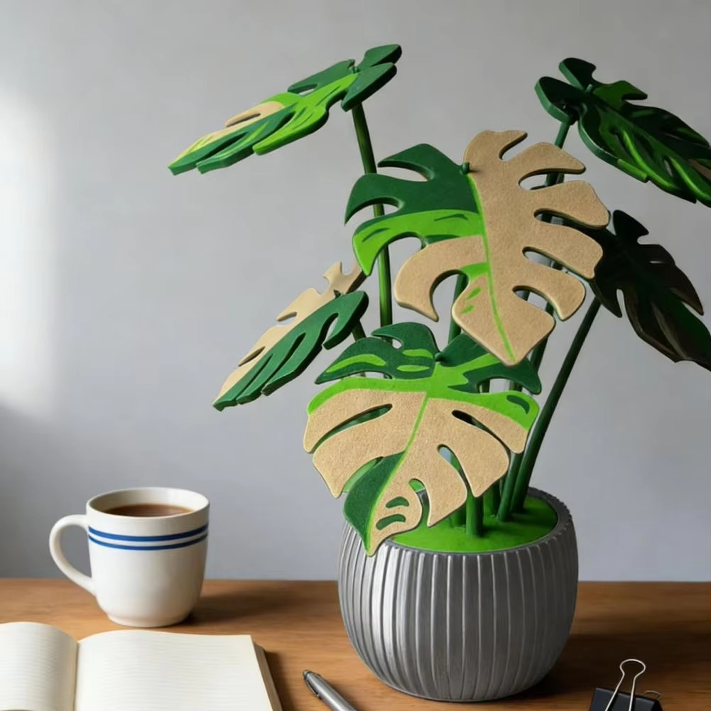 Coaster with Artificial Monstera Plant – Surface Protection with a Decorative Accent