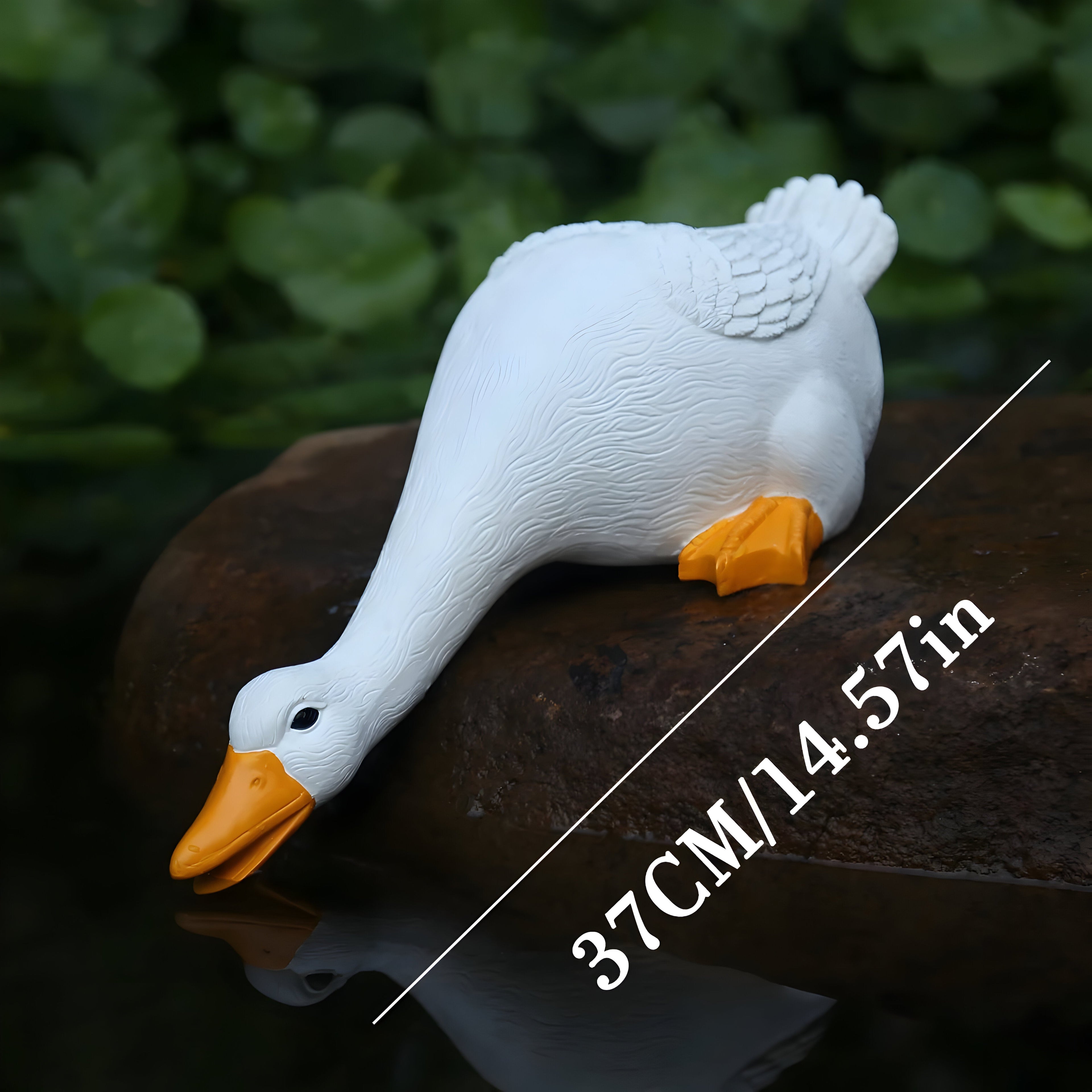 Farmhouse Style Duck Sculpture with Detailed Feathers E