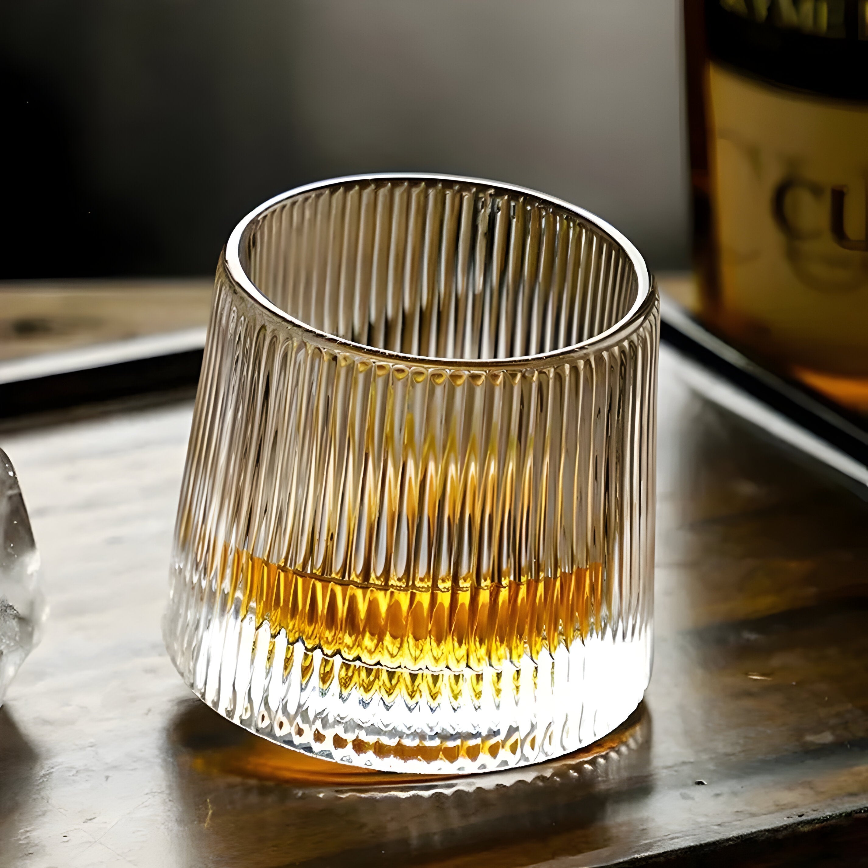 Rotating Whiskey Glass with 360° Spin Function Stripe Effect