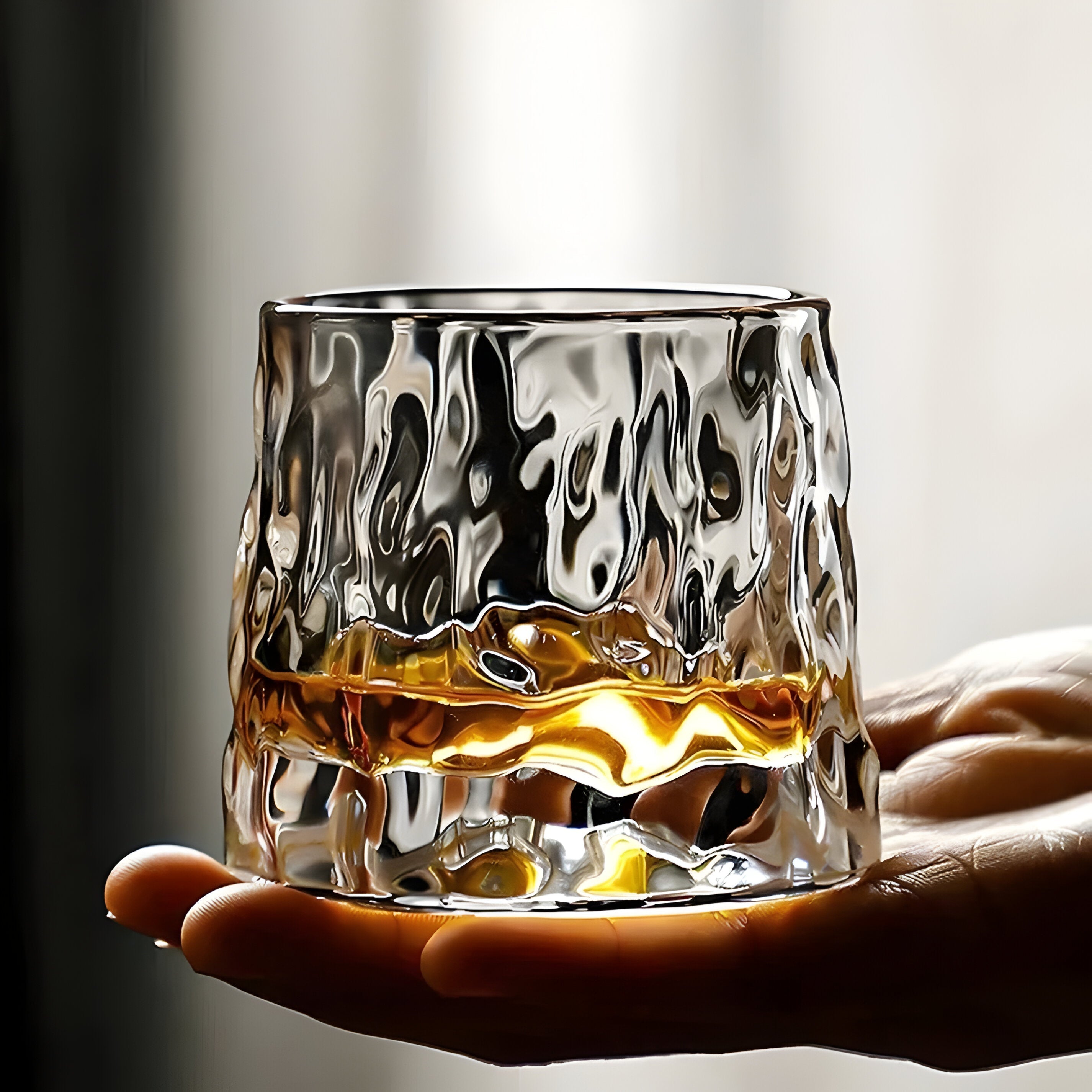 Rotating Whiskey Glass with 360° Spin Function Ripple Effect